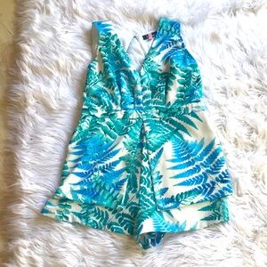 Tropical Lulus shorts Romper size Large